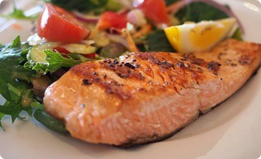 salmon grilled with salad